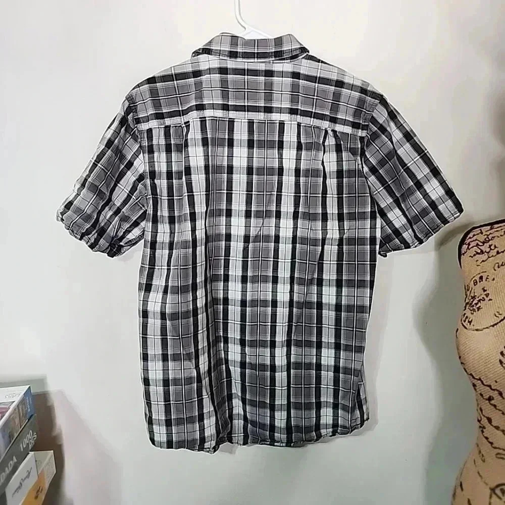 Carhartt relaxed fit plaid short sleeve Button up Shirt.  Size Medium - Picture 5 of 7